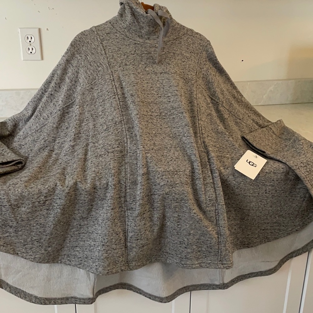 Women’s UGG fleece cape with pockets and sleeves